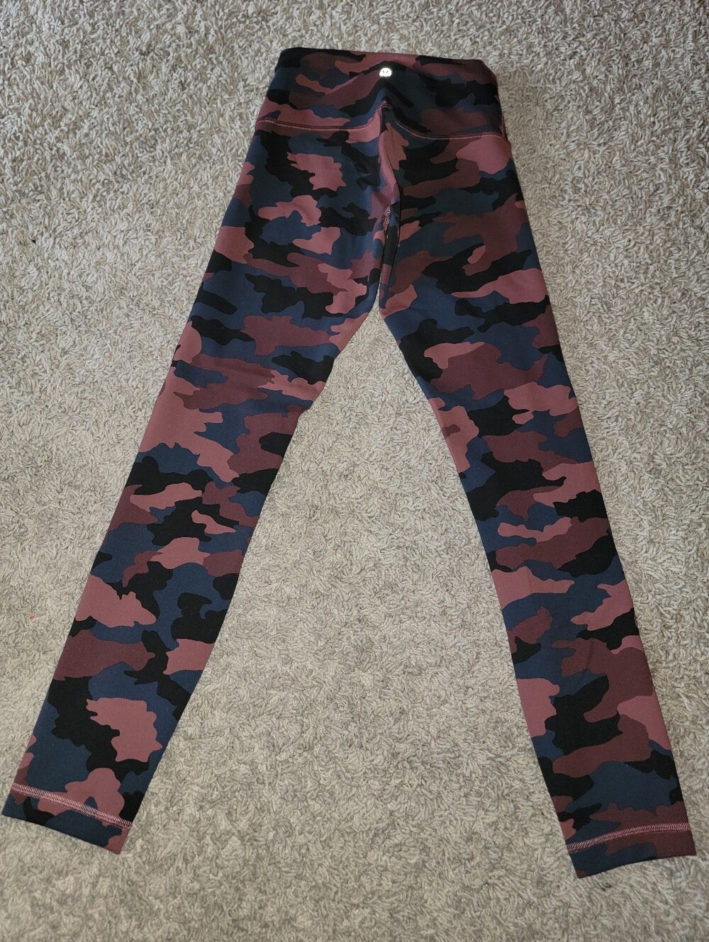Lululemon Athletica Camo Leggings in Burgundy, Navy & Black Size 4